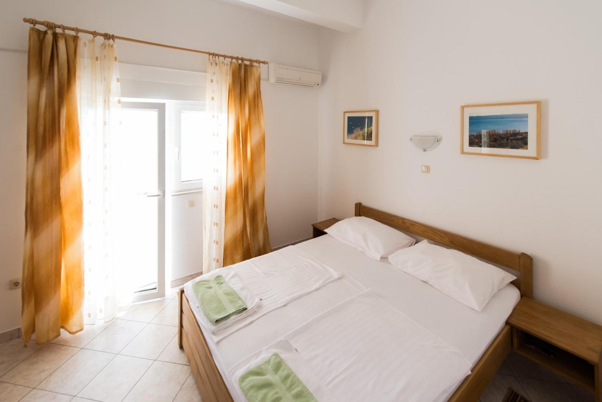 Bed And Breakfast Pero 3 Min Walk To The Beach Lokva Rogoznica Exterior photo