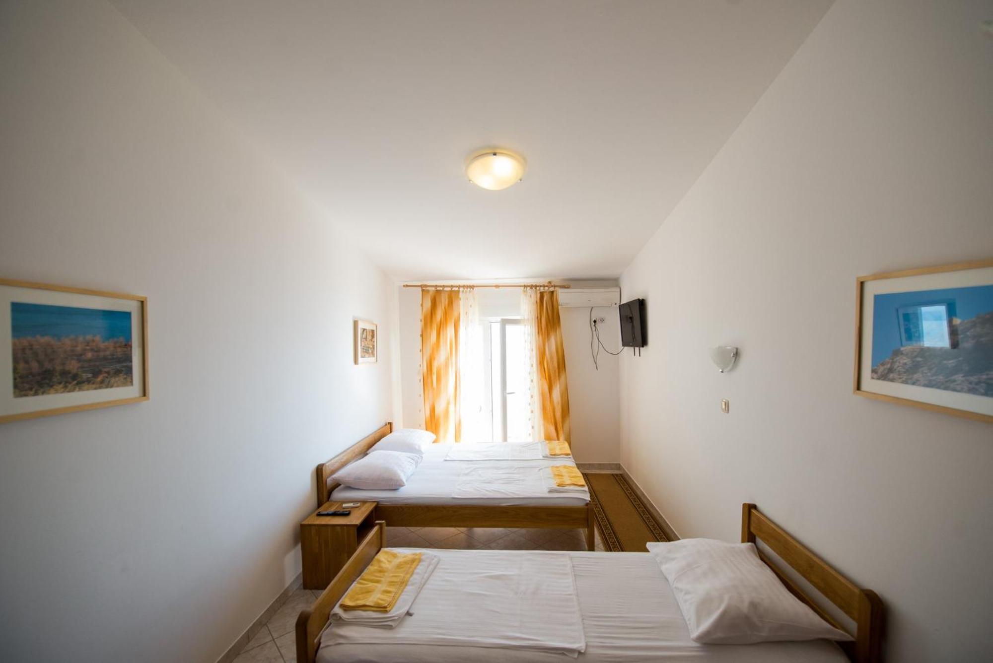 Bed And Breakfast Pero 3 Min Walk To The Beach Lokva Rogoznica Exterior photo