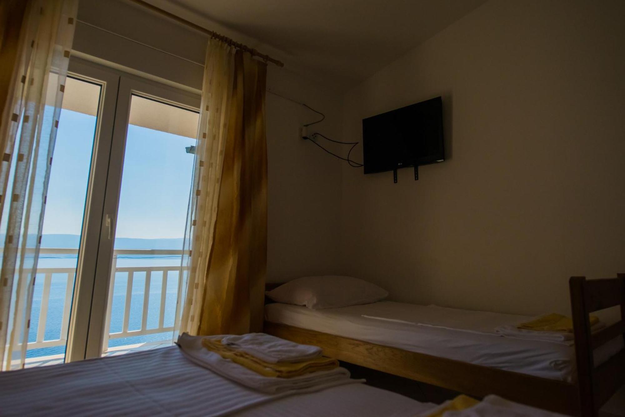 Bed And Breakfast Pero 3 Min Walk To The Beach Lokva Rogoznica Exterior photo