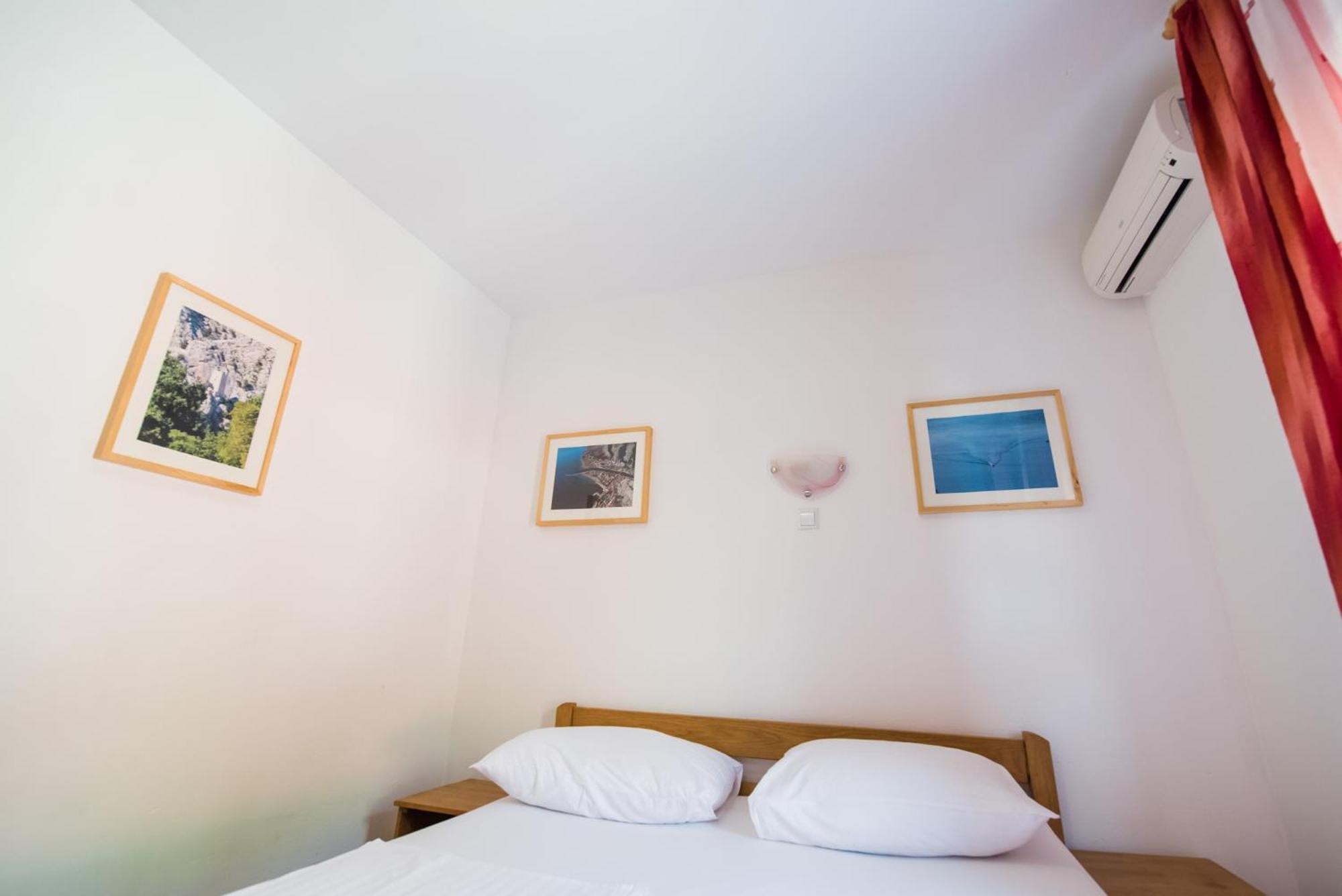 Bed And Breakfast Pero 3 Min Walk To The Beach Lokva Rogoznica Exterior photo