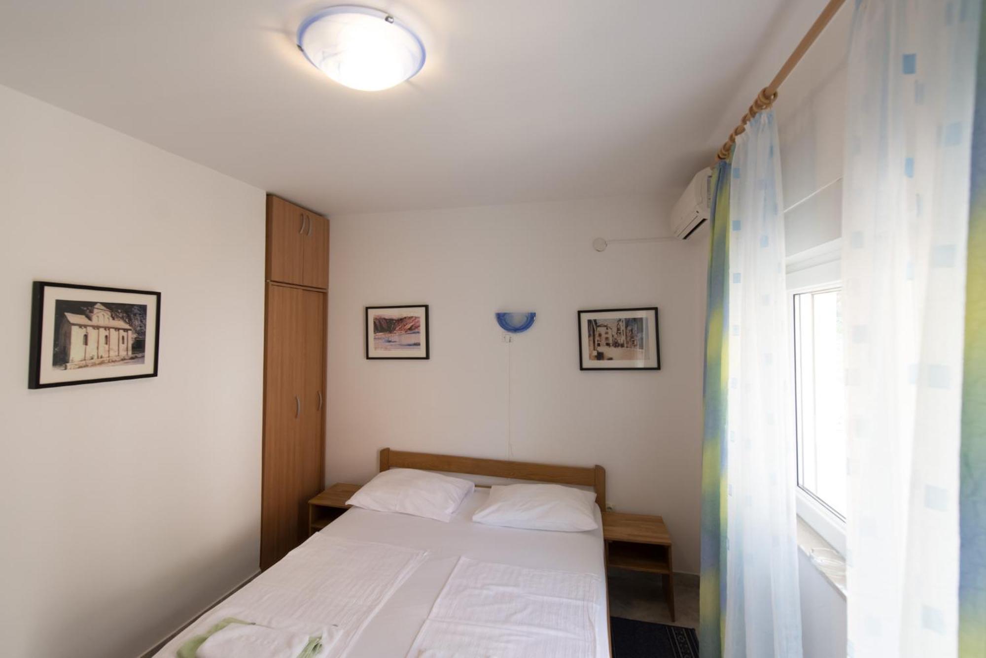 Bed And Breakfast Pero 3 Min Walk To The Beach Lokva Rogoznica Exterior photo