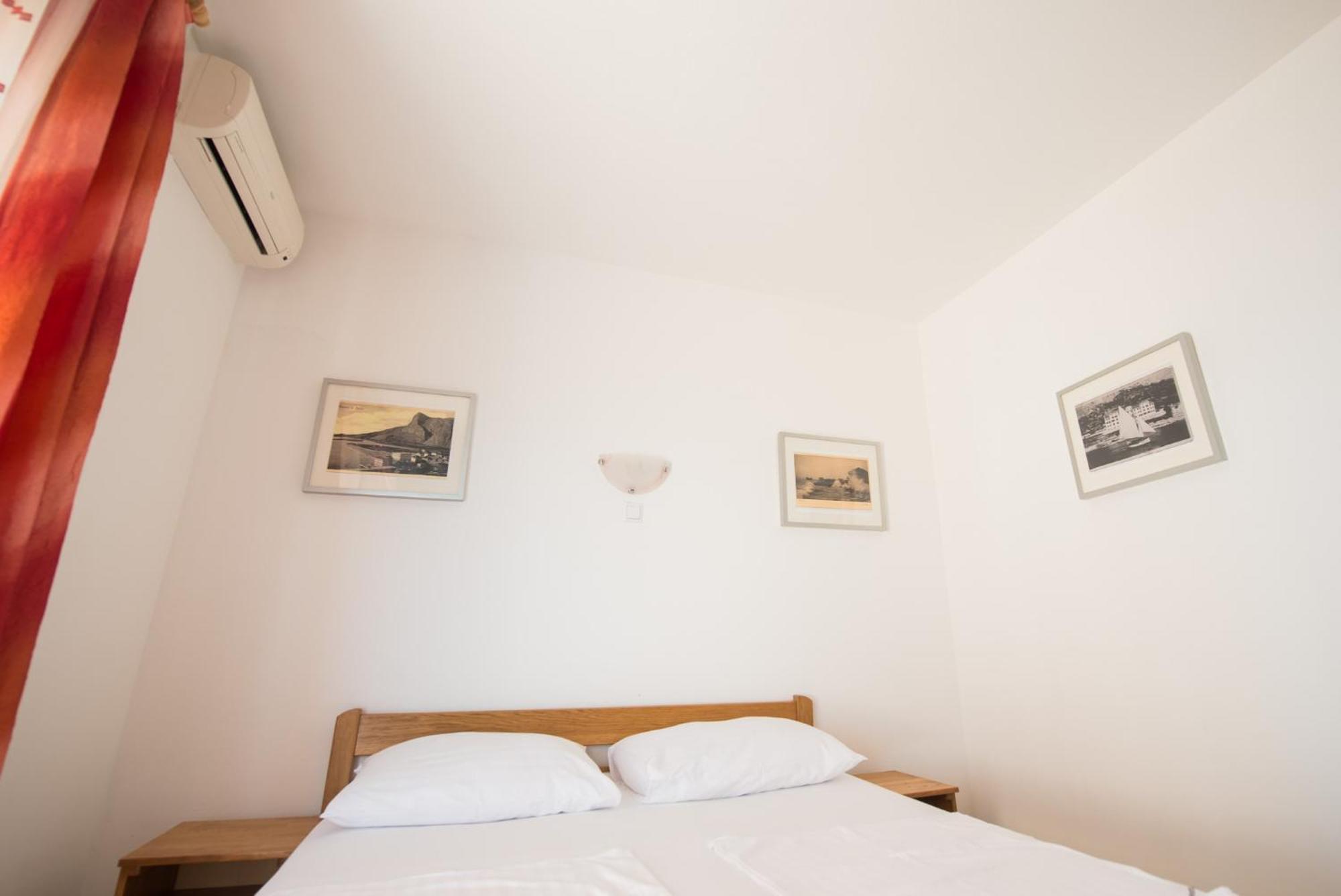 Bed And Breakfast Pero 3 Min Walk To The Beach Lokva Rogoznica Exterior photo