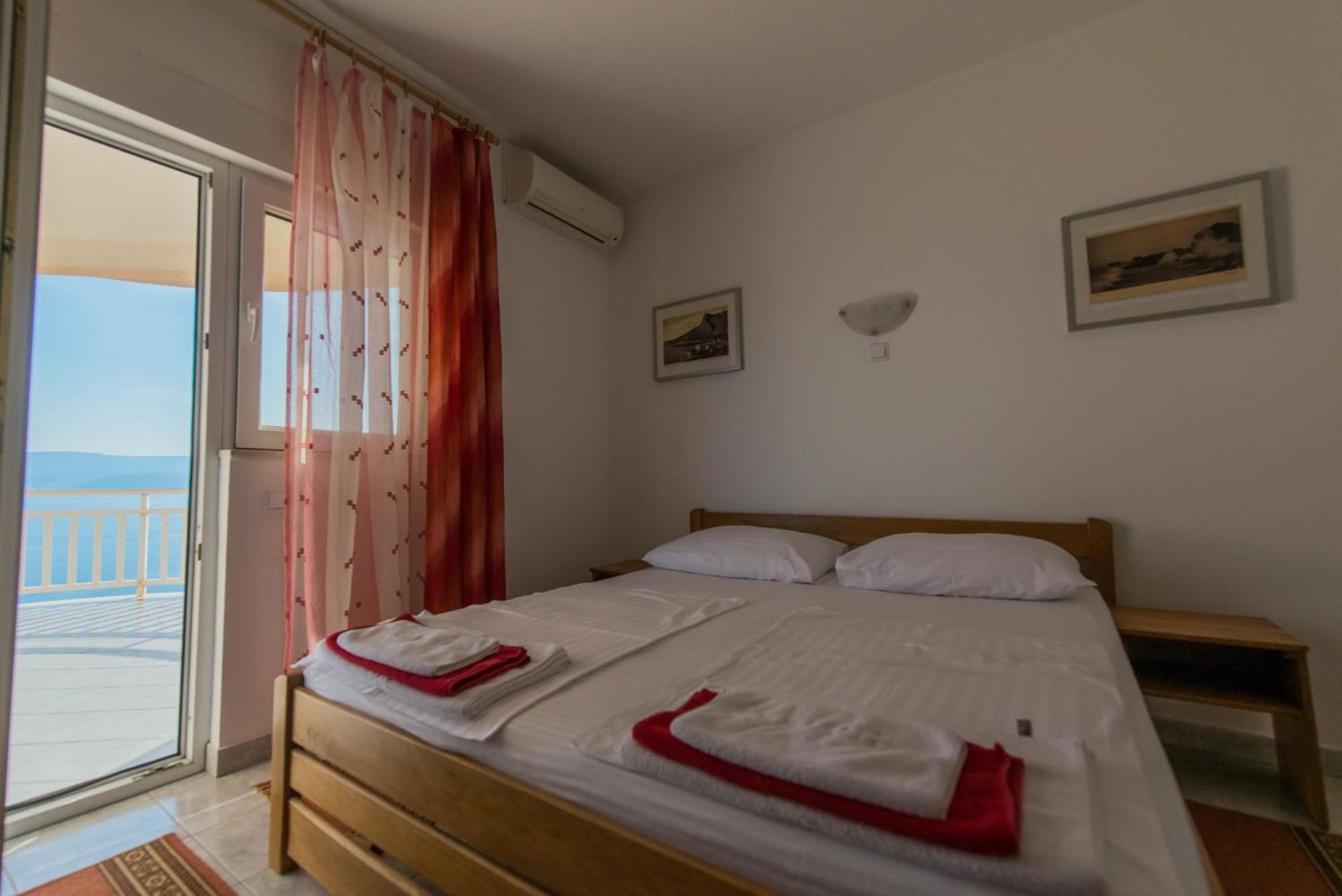 Bed And Breakfast Pero 3 Min Walk To The Beach Lokva Rogoznica Exterior photo